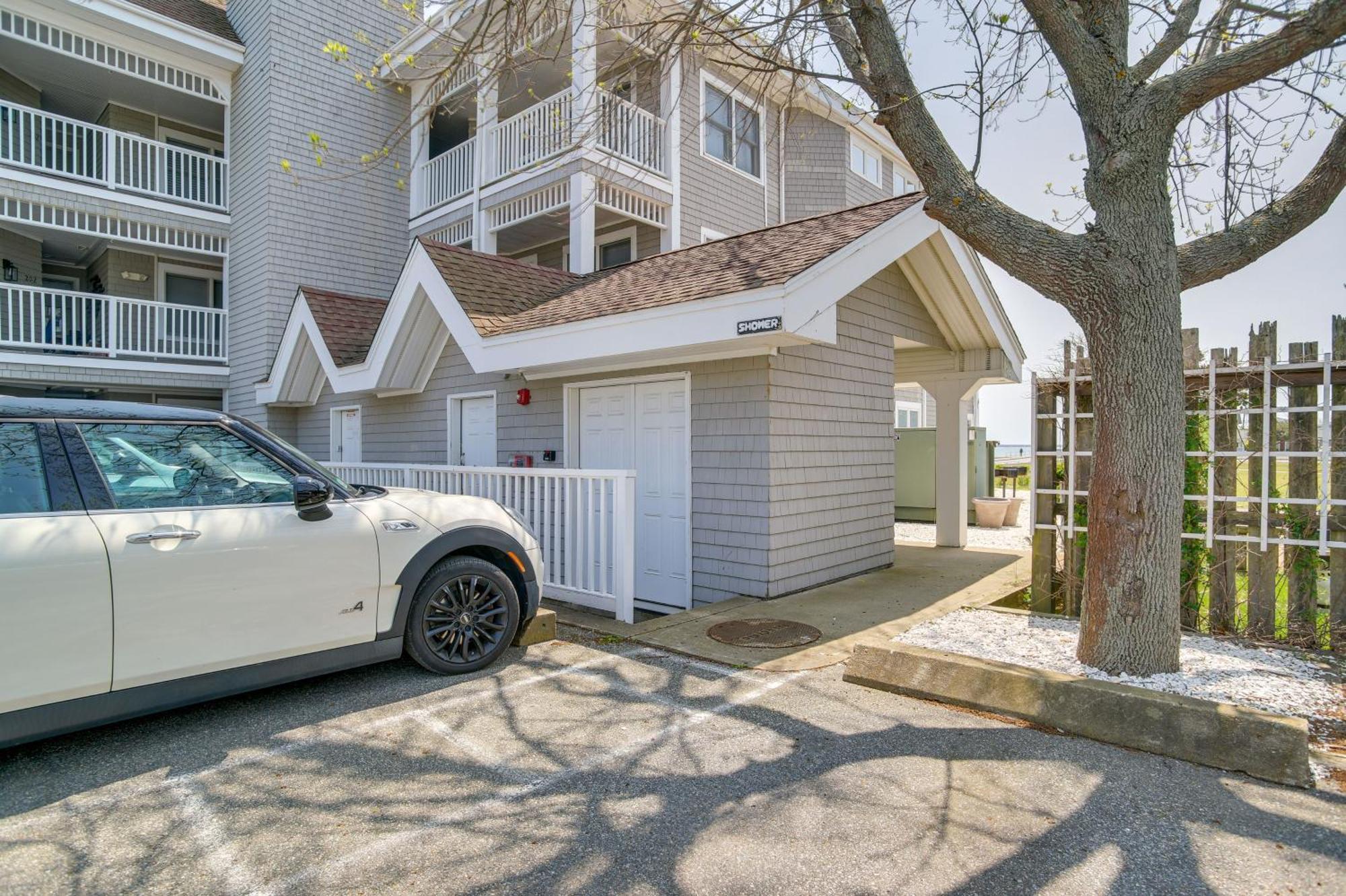 Breezy Oak Bluffs Condo - Steps To Inkwell Beach! 외부 사진