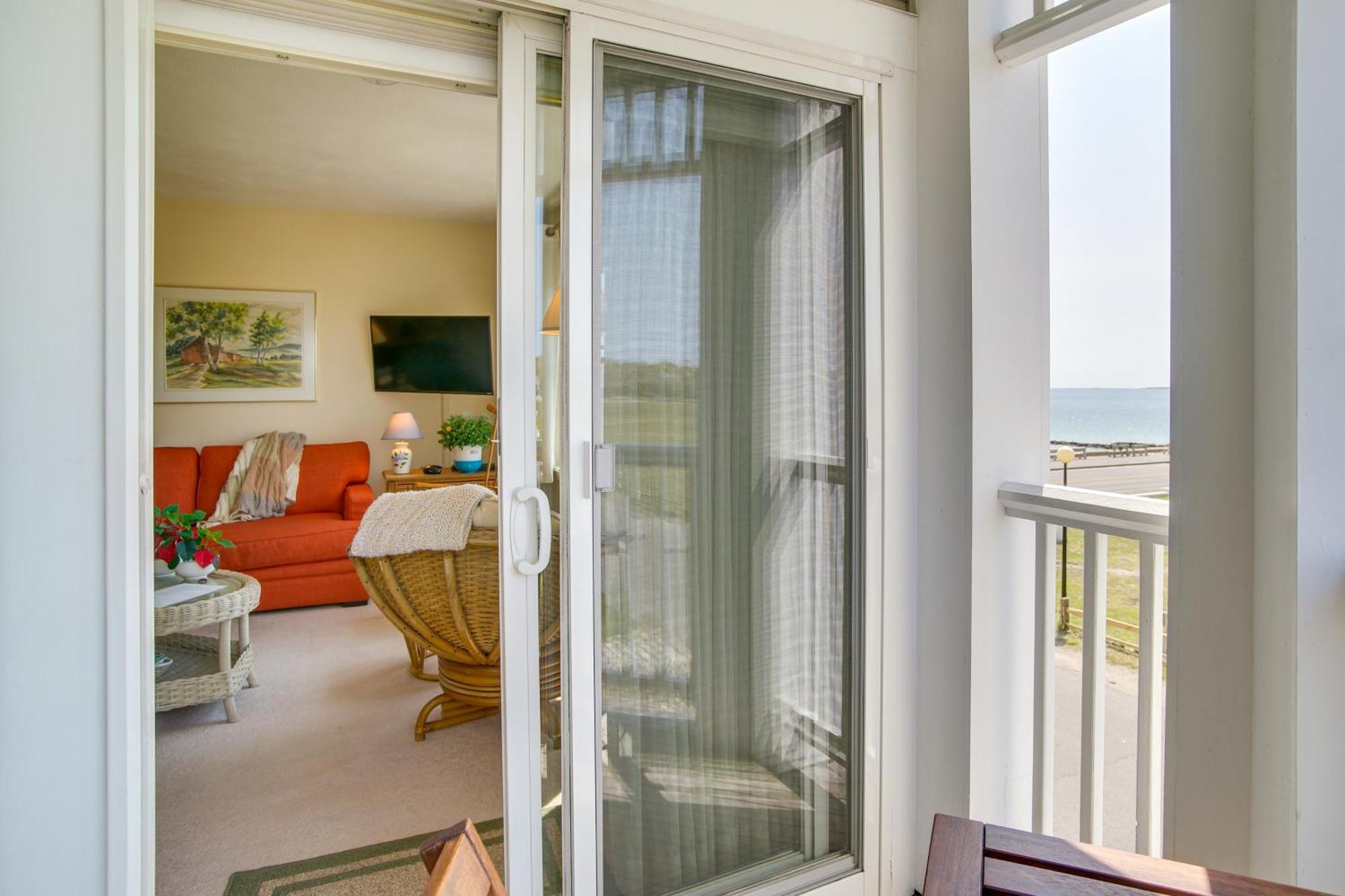 Breezy Oak Bluffs Condo - Steps To Inkwell Beach! 외부 사진