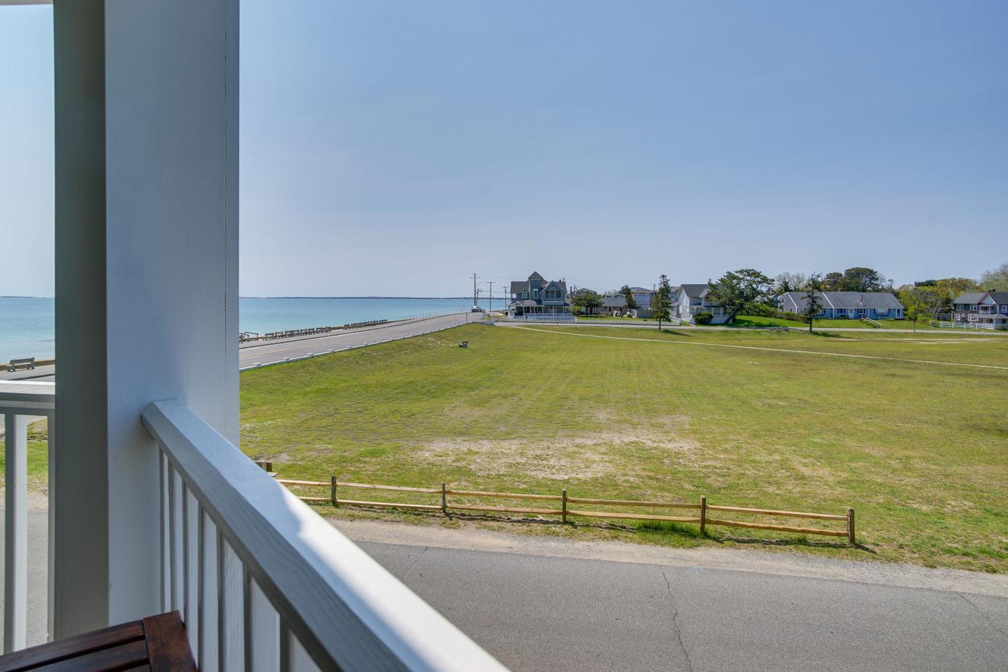 Breezy Oak Bluffs Condo - Steps To Inkwell Beach! 외부 사진