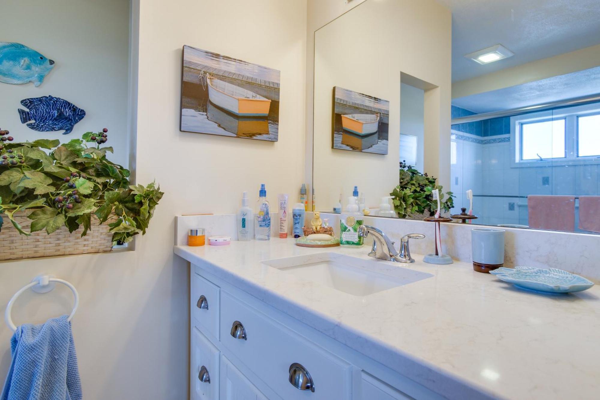 Breezy Oak Bluffs Condo - Steps To Inkwell Beach! 외부 사진