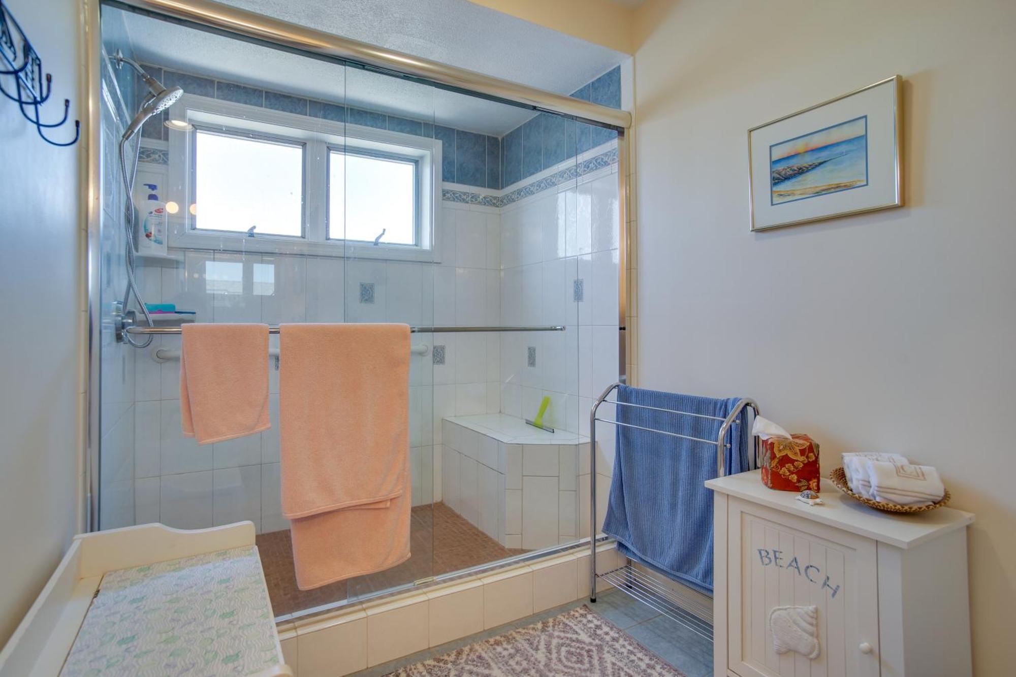 Breezy Oak Bluffs Condo - Steps To Inkwell Beach! 외부 사진