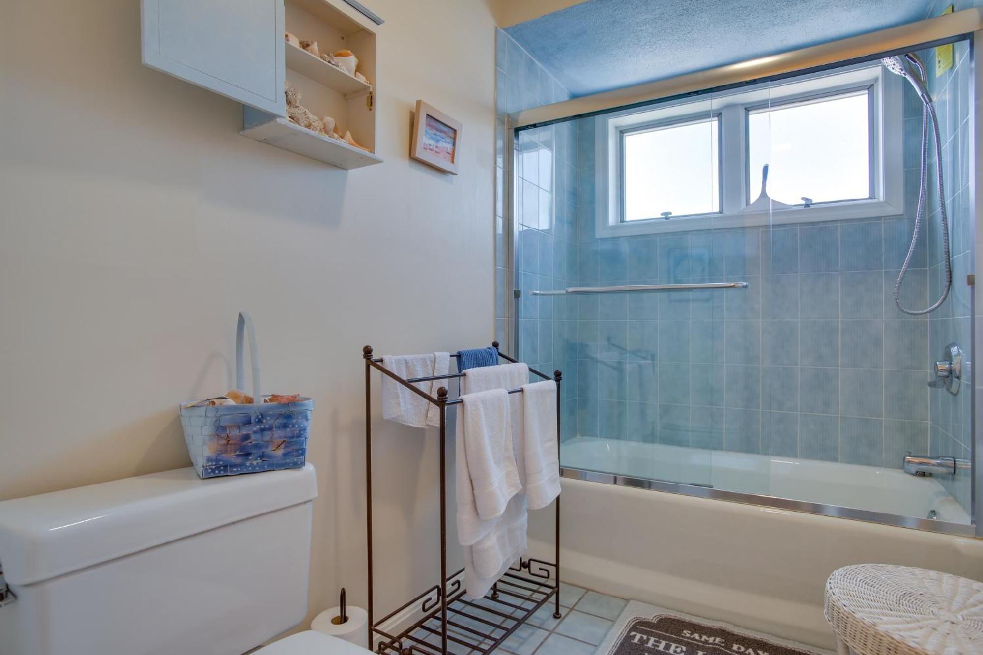 Breezy Oak Bluffs Condo - Steps To Inkwell Beach! 외부 사진