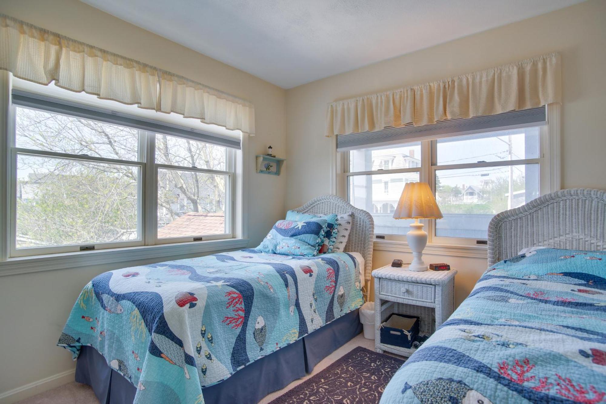 Breezy Oak Bluffs Condo - Steps To Inkwell Beach! 외부 사진