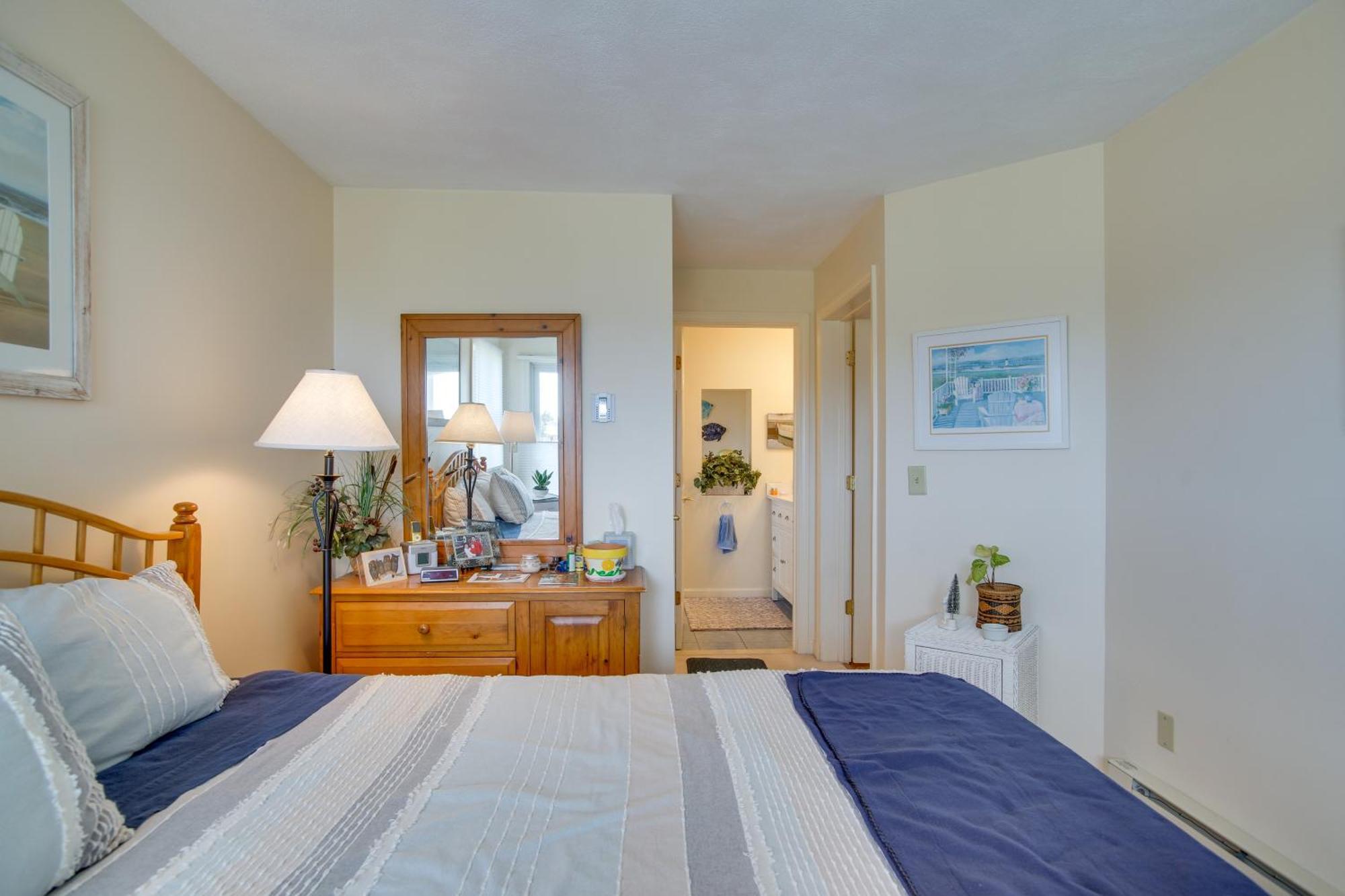 Breezy Oak Bluffs Condo - Steps To Inkwell Beach! 외부 사진