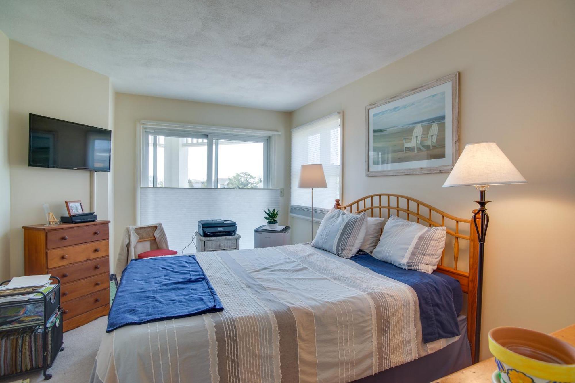 Breezy Oak Bluffs Condo - Steps To Inkwell Beach! 외부 사진