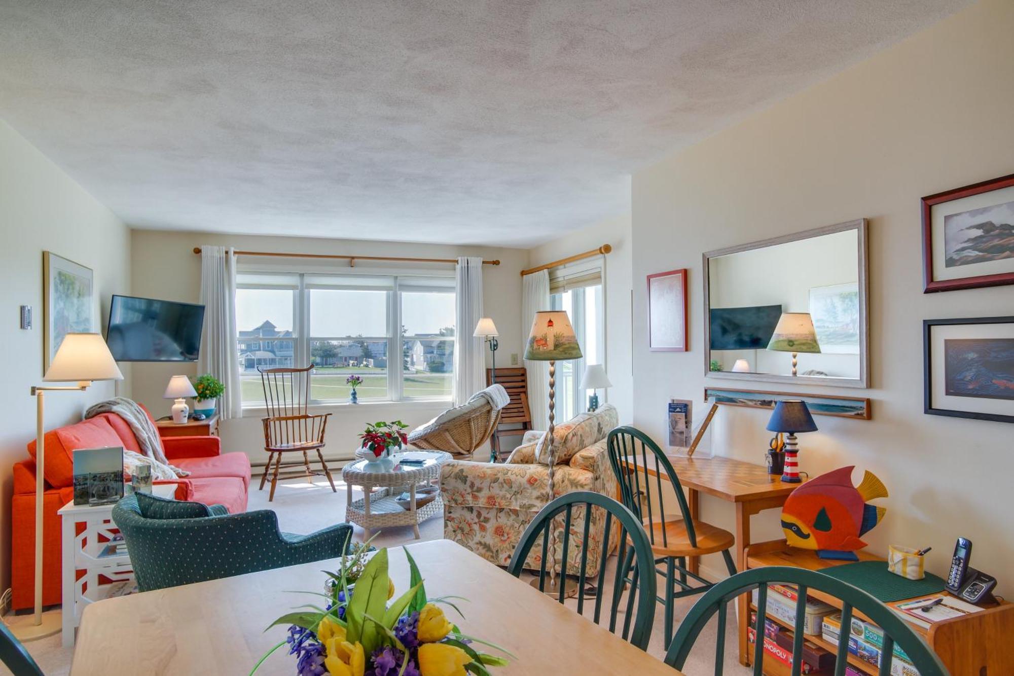 Breezy Oak Bluffs Condo - Steps To Inkwell Beach! 외부 사진