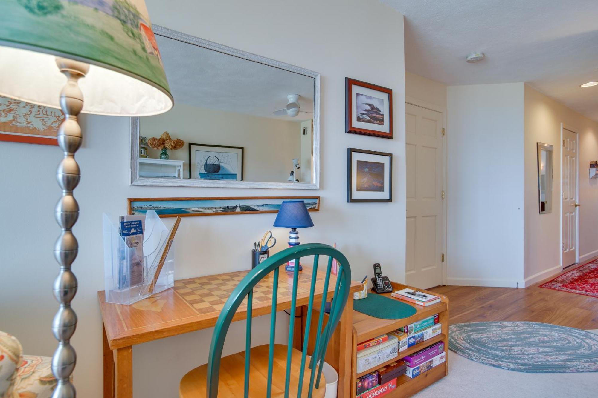 Breezy Oak Bluffs Condo - Steps To Inkwell Beach! 외부 사진