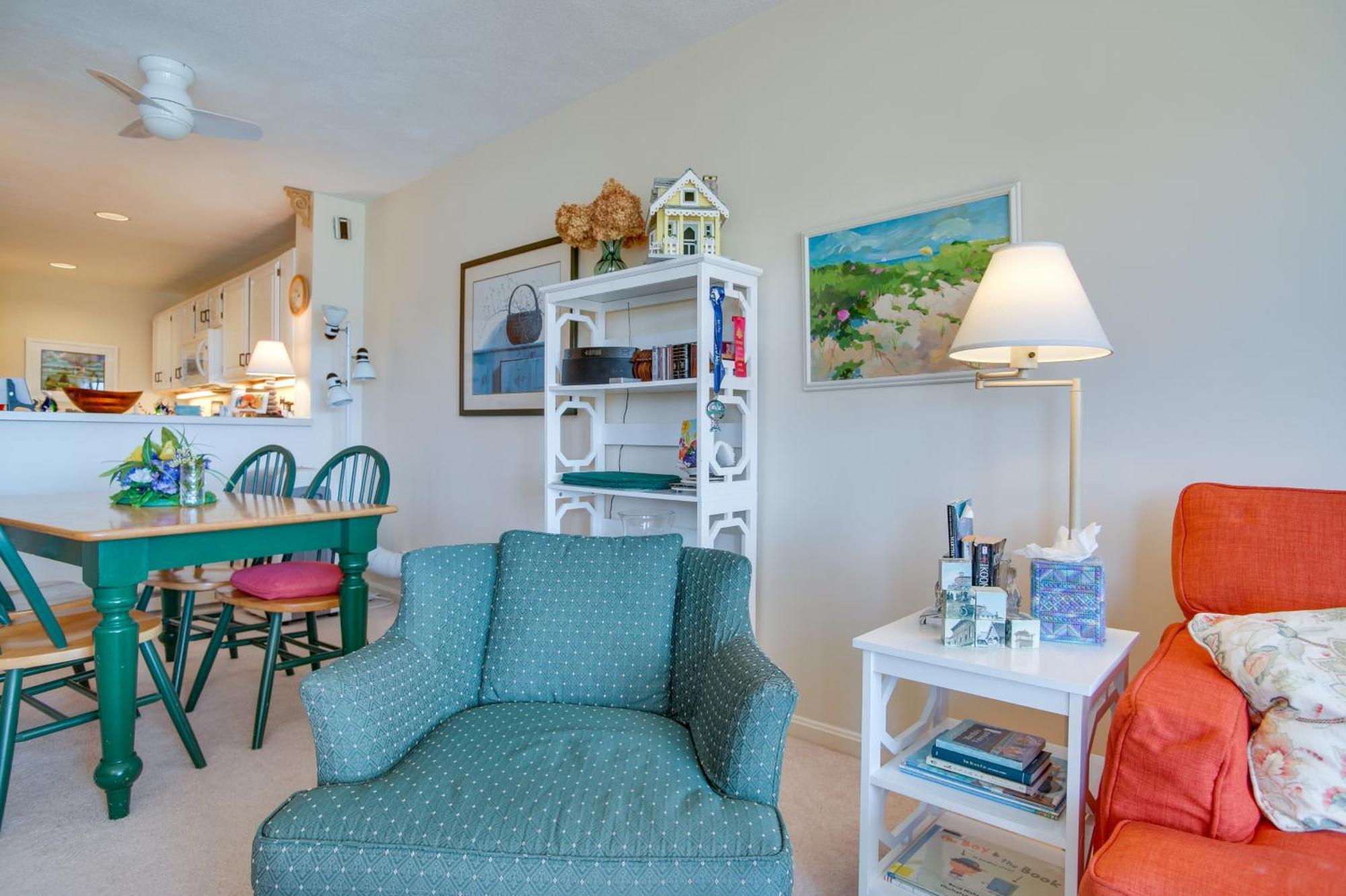 Breezy Oak Bluffs Condo - Steps To Inkwell Beach! 외부 사진