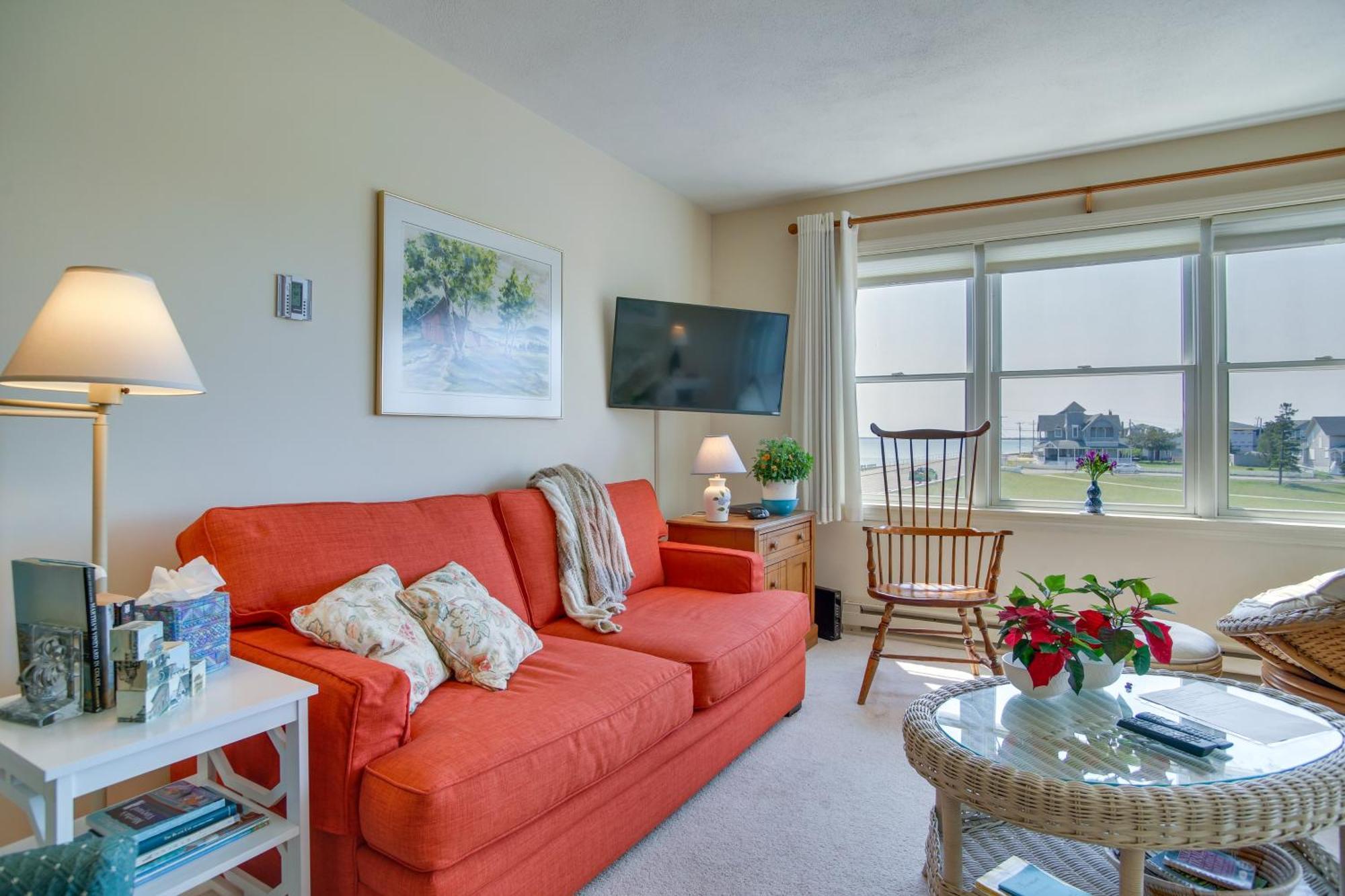 Breezy Oak Bluffs Condo - Steps To Inkwell Beach! 외부 사진