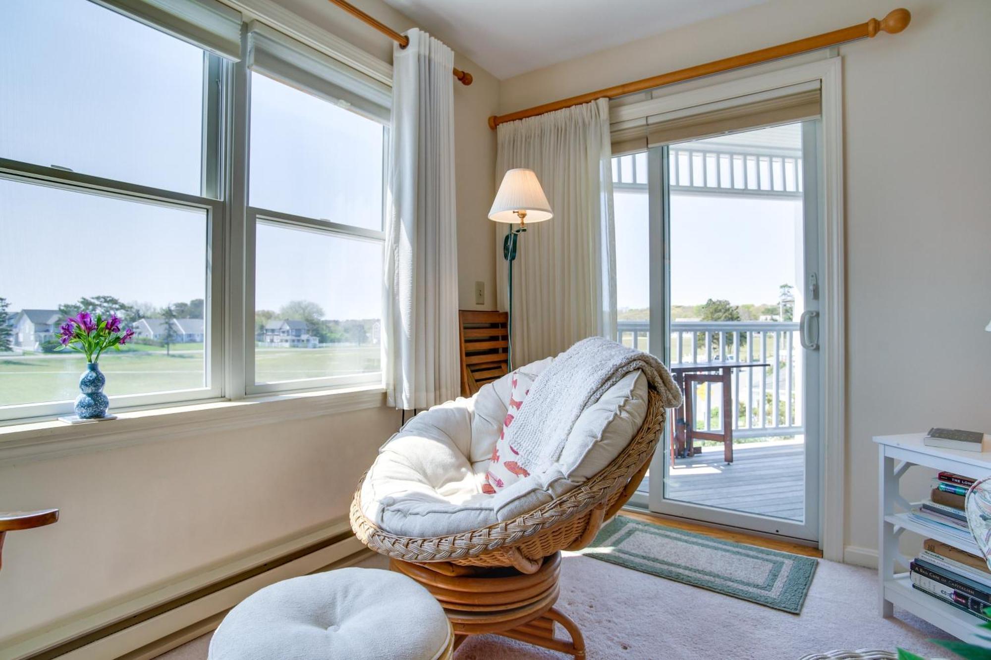 Breezy Oak Bluffs Condo - Steps To Inkwell Beach! 외부 사진